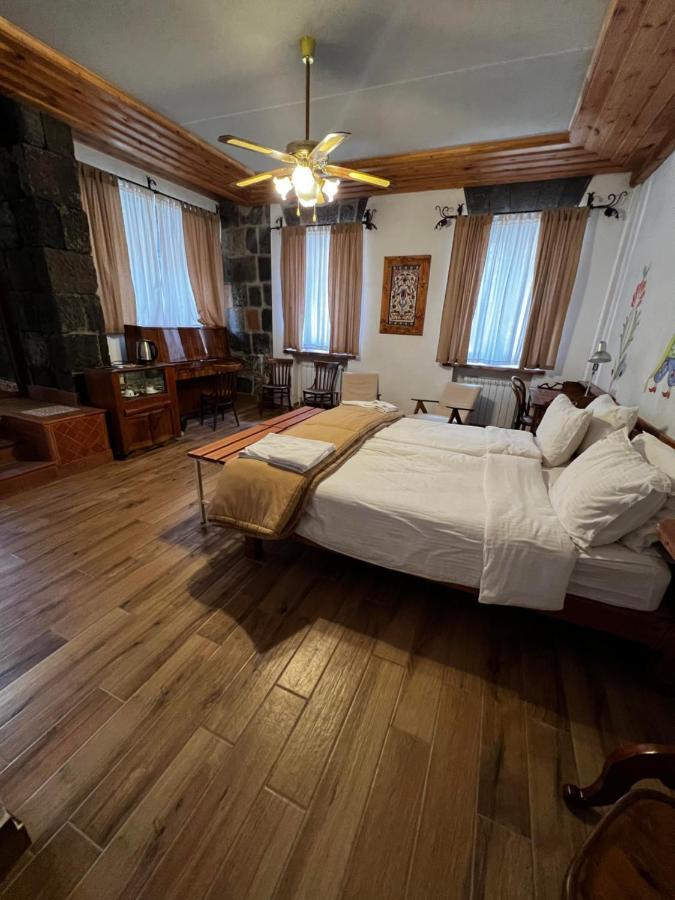 Villa Kars Gjumri Exteriör bild